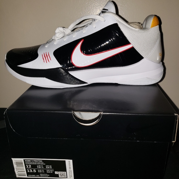 Kobe V Protro Bruce Lee - Picture 2 of 2